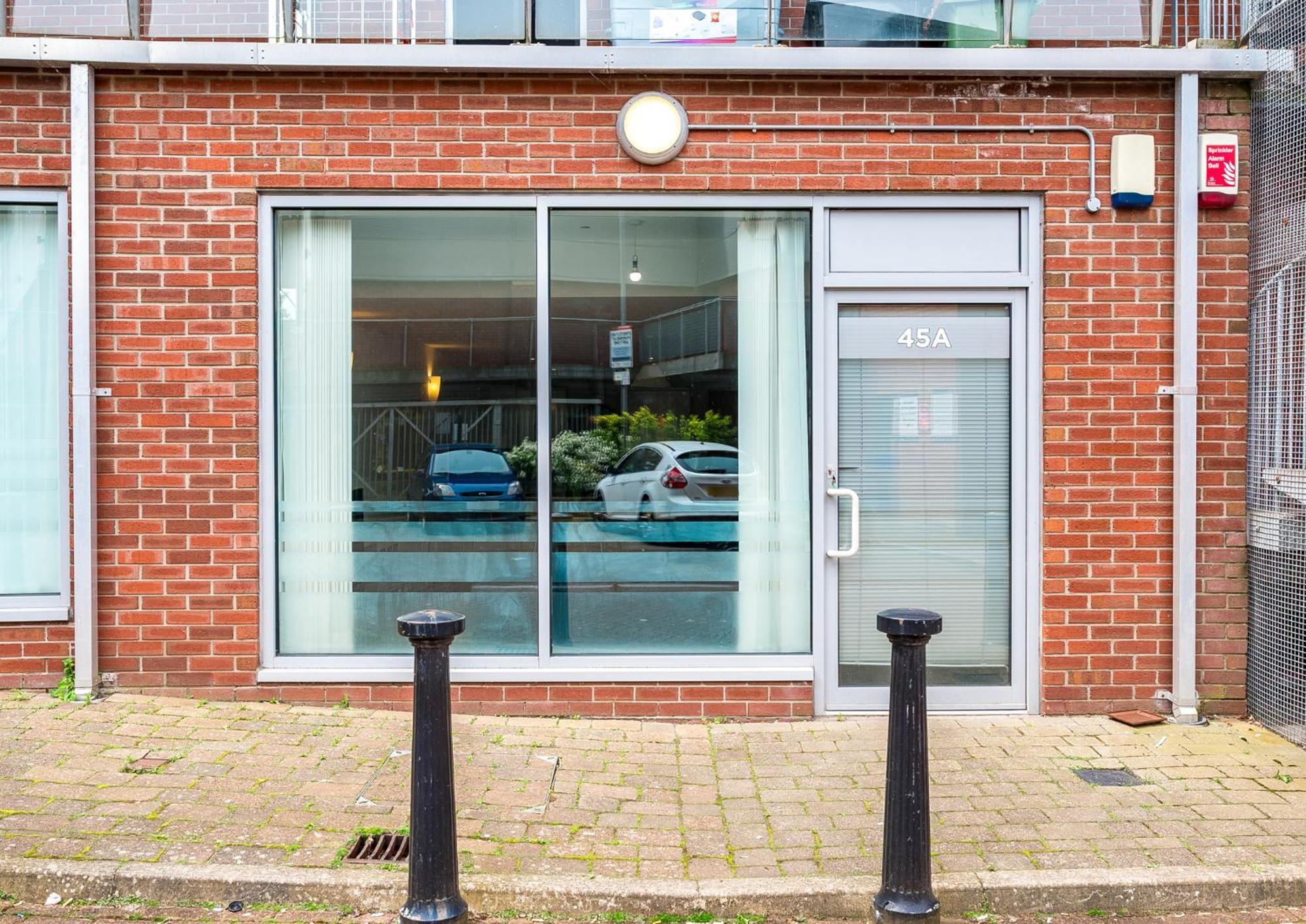 The Railway Pass The Keys Modern 2-Bed Apartment In Central Altrincham Exterior photo